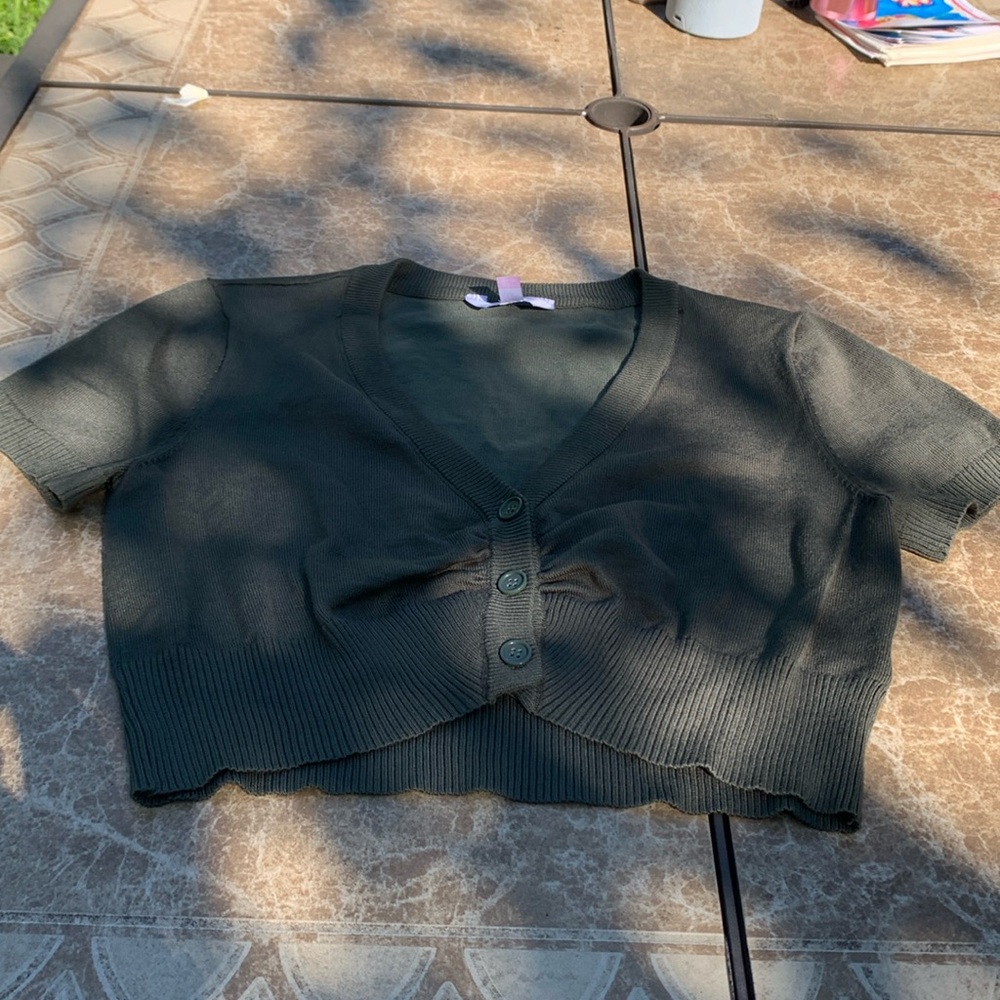 Olive green sweater cropped short sleeve top, size L